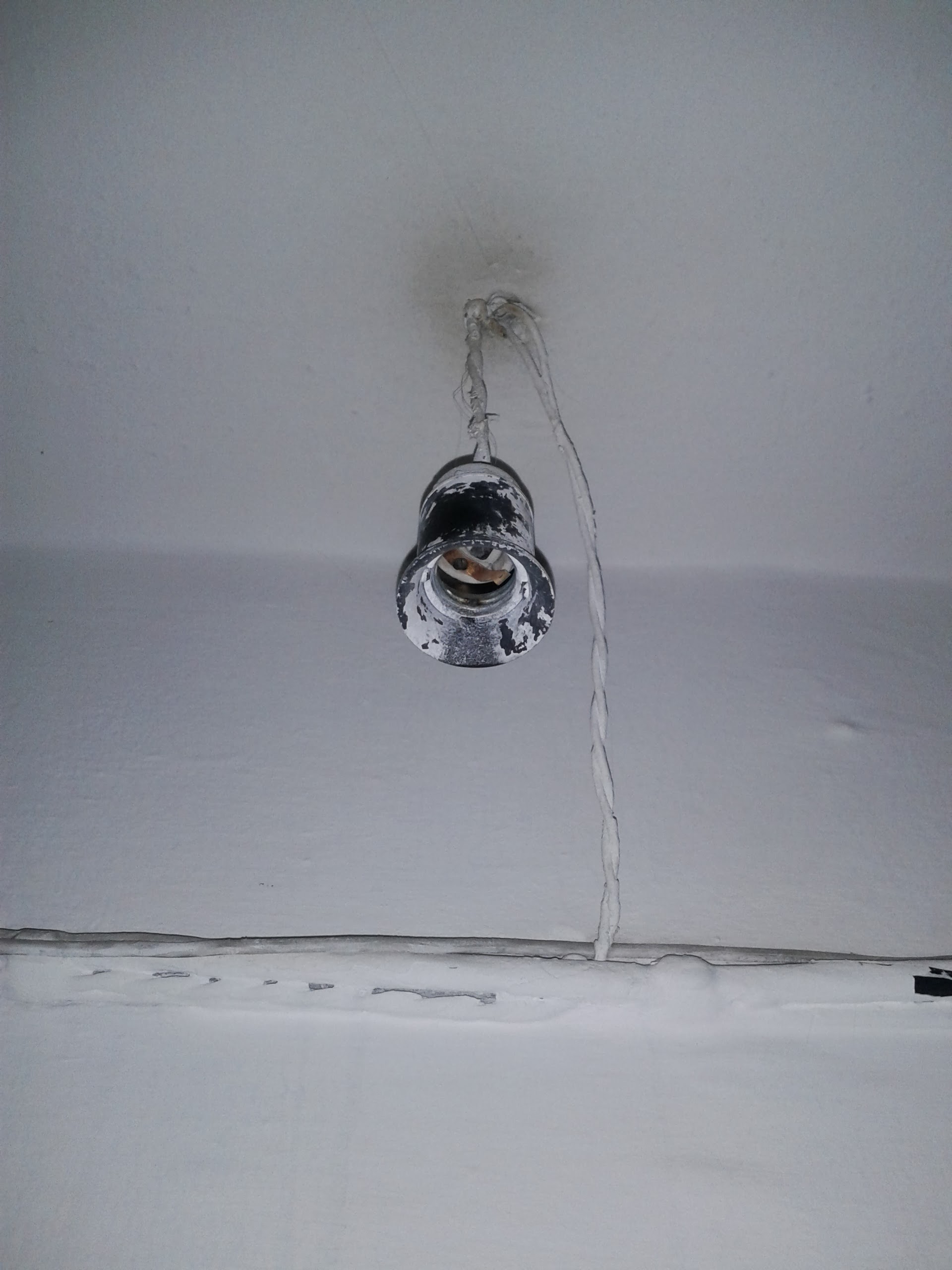 Сколько нужно соседей, чтобы заменить лампочку?