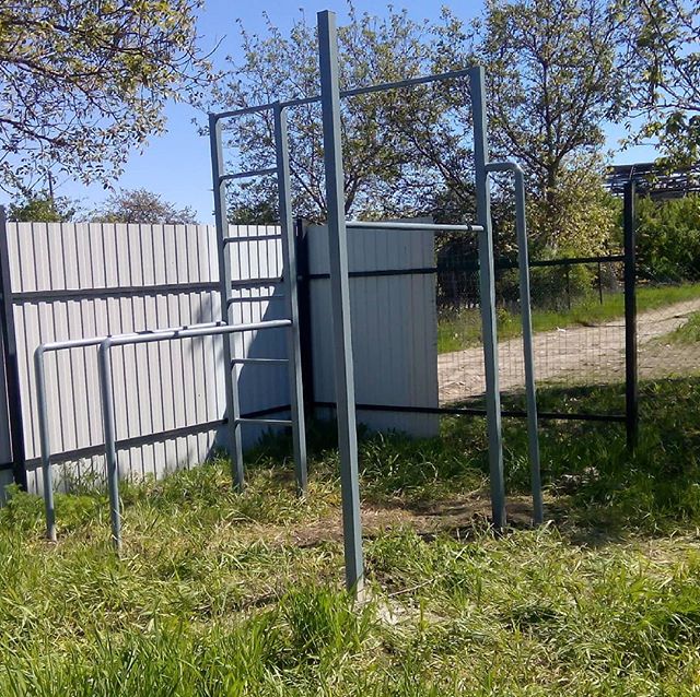 Когда турникмен не идёт к турничку, турничок идёт к турникмену. :) безгранично благодарен @aiycaramba за помощь в сваривании конструкции. Кстати, это пиратская копия с одного немецкого сайта. Там она стоит около 800 евро. Мне обошлась в около 100. Бесценный опыт – бонусом :)